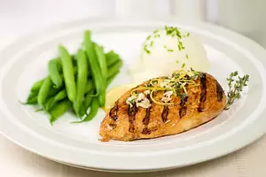 Don’t get cheated: Water-chilled chicken breasts, the added salt and water are free!